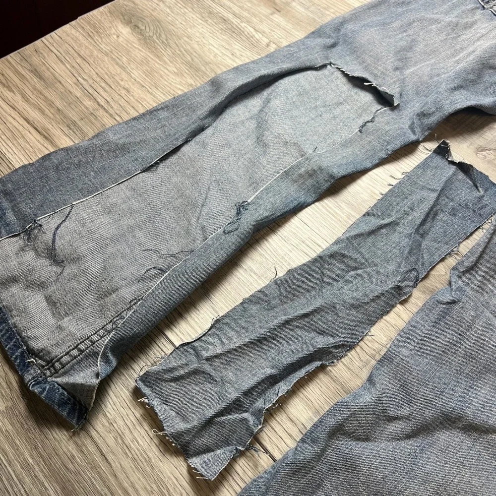 Flypaper Jeans Mens 30x30 Blue Light Wash Distressed Cross Embroidered Y2K Baggy